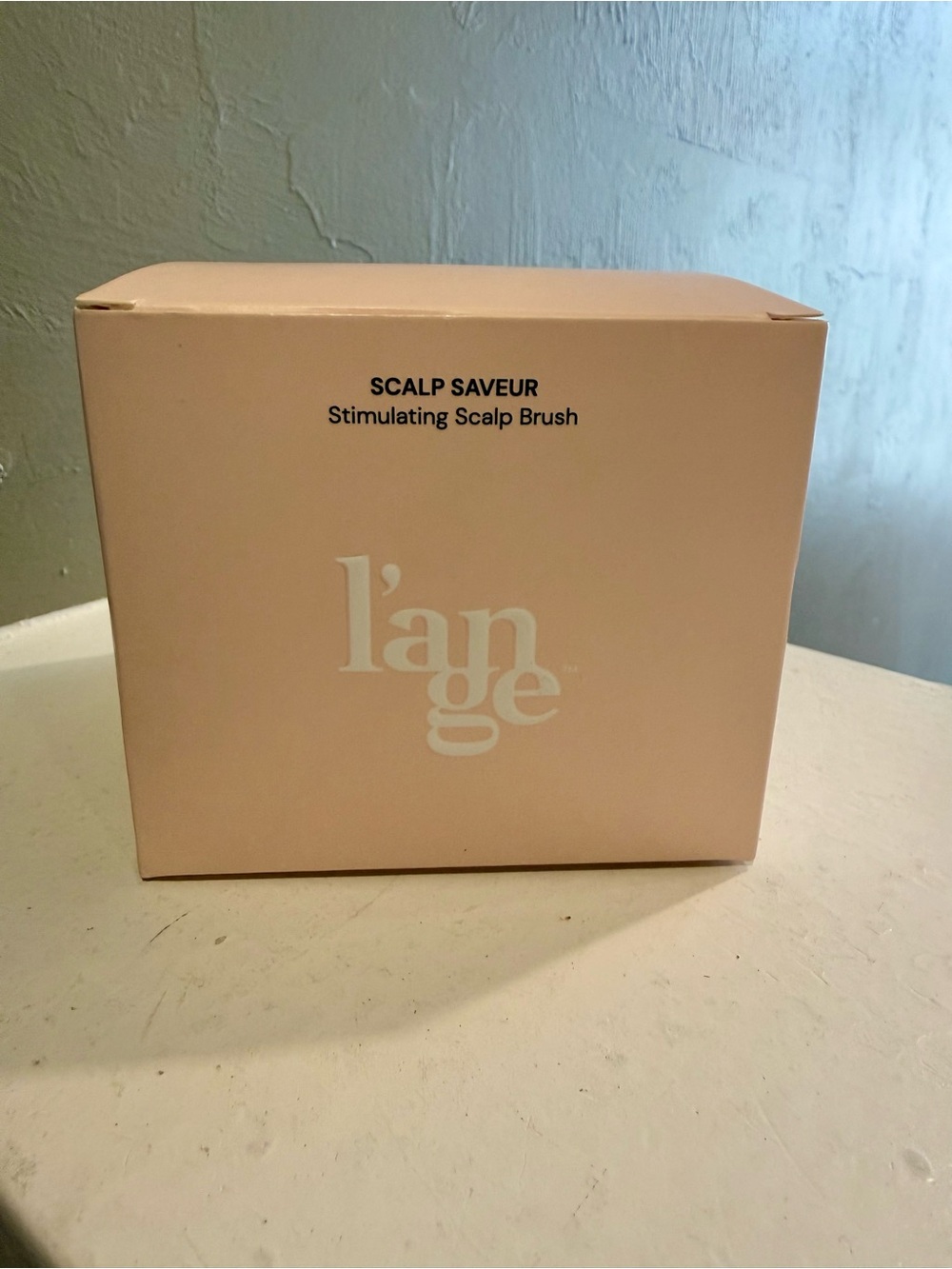 l'ange Scalp Saveur Stimulating Scalp Brush - Blush Pink